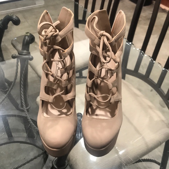 Heels - Picture 1 of 2